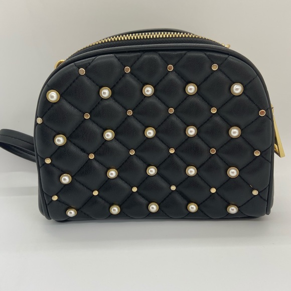 Zara Handbags - 🔥Sale🔥Zara Quilted Pearly Crossbody.